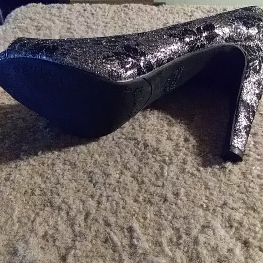 Princess Vera Wang high heels - Picture 6 of 7